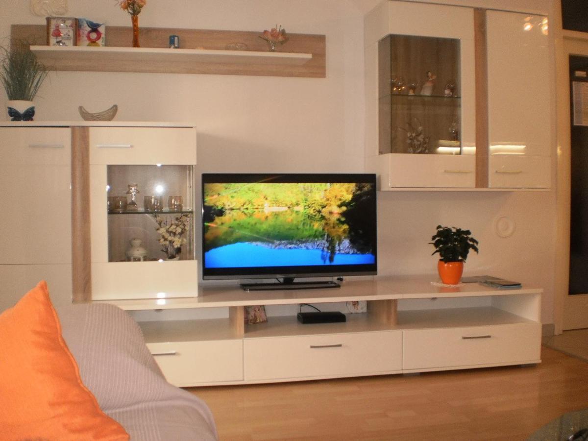 Apartment Lana Омиш Экстерьер фото